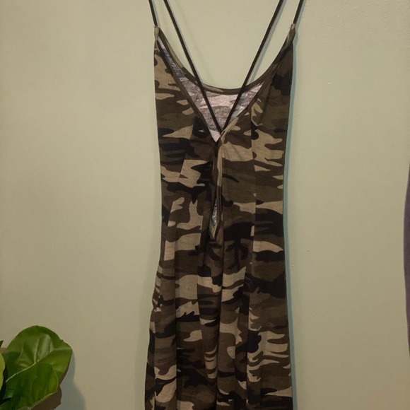 Camouflage cross back romper - Picture 6 of 8